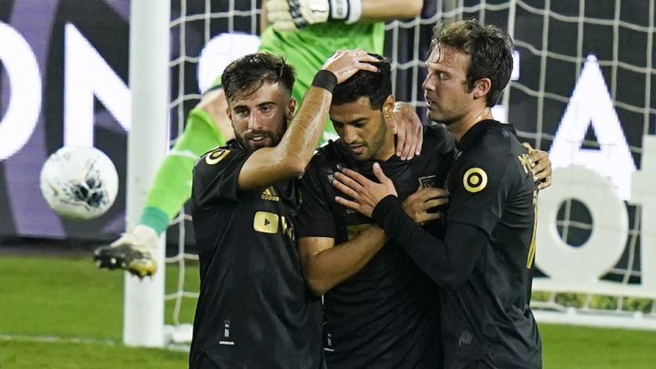 Bradley: "Vela se motiva cuando enfrenta a clubes mexicanos"