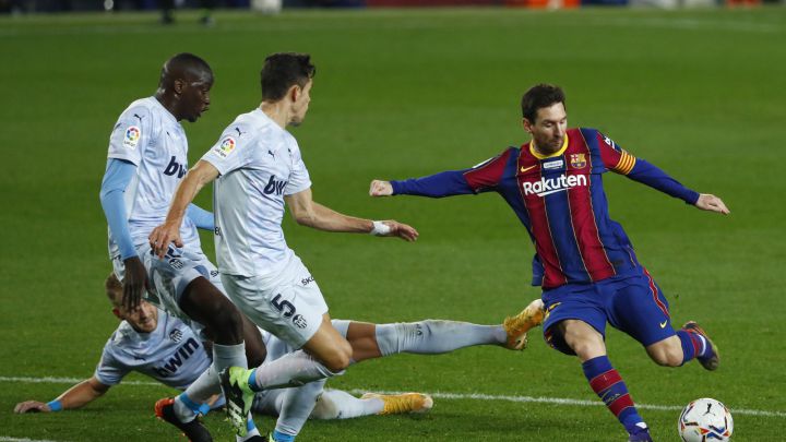 Barcelona y Valencia dividen puntos al igualar 2-2 en el Camp Nou