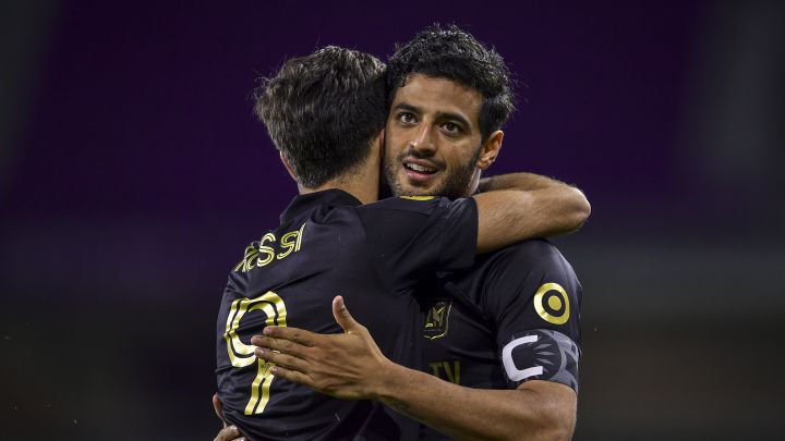 El atacante mexicano demostró por qué es el líder y capitán de LAFC; esta noche se echó el equipo al hombro y jugarán ante Tigres por el título.