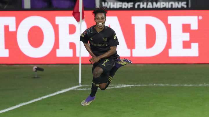 Polémica en el LAFC vs Tigres: Blessing fue derribado en el área y el árbitro no marcó penal