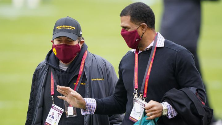 Dan Snyder y Jason Wright en el WFT