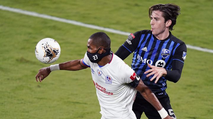 El mediocampista de 25 años relató su encuentro con la leyenda francesa en el enfrentamiento por la Concacaf Champions League.