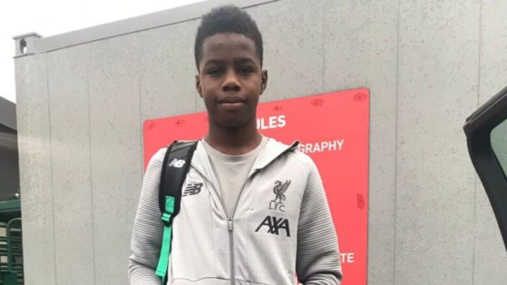 Es hijo del histórico futbolista Maynor Figueroa; juega de delantero y puede representar en el futuro a la Selección de Honduras o Inglaterra.