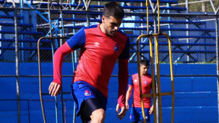 La FIFA destacó al goleador argentino Ramiro Rocca, quien con sus goles en el CSD Municipal tiene ya un mejor registro que Lionel Messi.