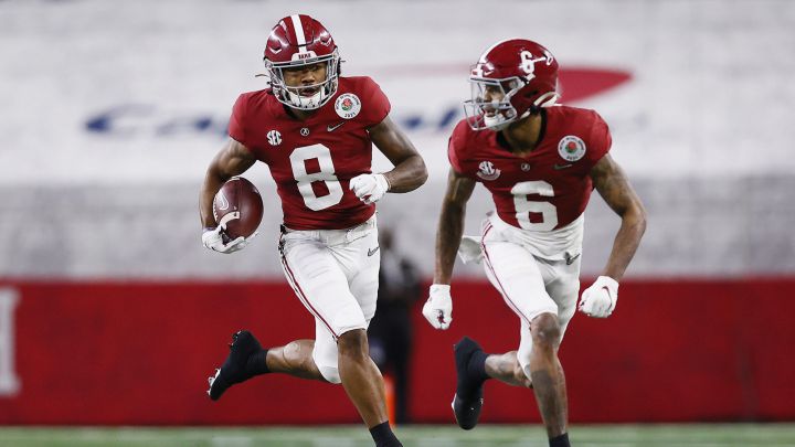 John Metchie III y DeVonta Smith con Alabama