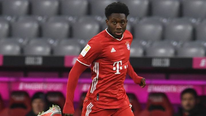 Alphonso Davies entra en el XI ideal del 2020 de L’Equipe