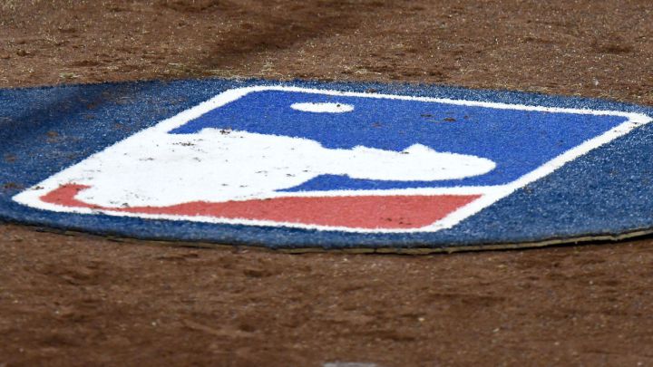 Logo de MLB en parque de pelota