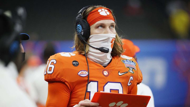 Trevor Lawrence con Clemson
