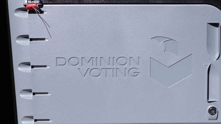 ¿Qué es la empresa Dominion y por qué ha demandado a los abogados de Trump por 1.3 millones?