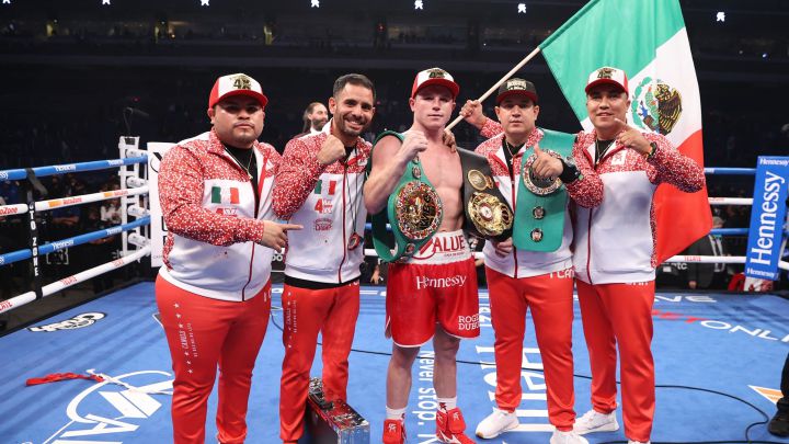 El entrenador de Saúl Álvarez aseguró que está conquistando hazañas que nadie más ha logrado en el boxeo y le envió un mensaje a sus haters.