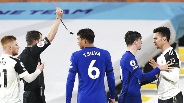 Antonee Robinson fue expulsado en el duelo ante el Chelsea de Pulisic