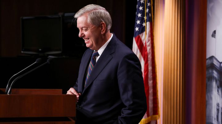 Lindsey Graham pide a Chuck Schummer detener el 'Impeachment' a Donald Trump
