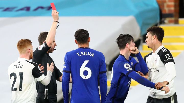 Antonee Robinson se disculpa por su expulsión ante el Chelsea