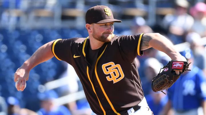 Kirby Yates con los Padres