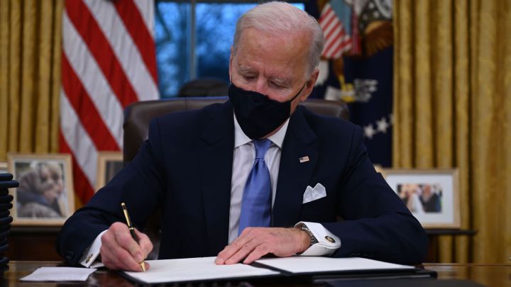 ¿Qué ha prometido hacer Biden en sus primeros 100 días de gobierno?