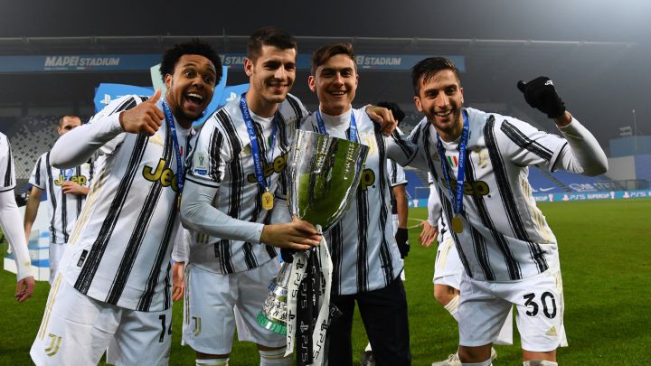 El mediocampista estadounidense se mostró feliz por ganar la Supercopa de Italia y levantar así su primer título con la Juventus de Turín.