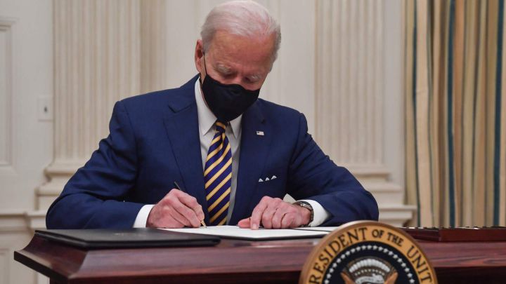 Salario mínimo: orden ejecutiva de Biden, de cuánto es y quiénes son los empleados y contratistas federales