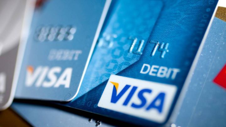 Segundo cheque estímulo: ¿Cómo puedo activar y retirar el dinero en una tarjeta de débito?