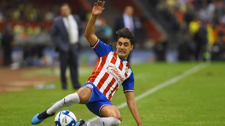 El lateral mexicano no entra en planes de las Chivas de Guadalajara y todo apunta a que está muy cerca de llegar a la Major League Soccer.