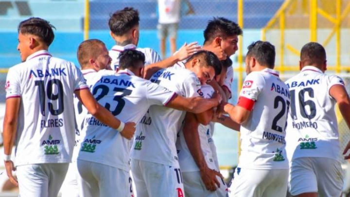 El conjunto Albo se mostró superior en todo momento y golearon con autoridad en el Estadio Cuscatlán al equipo de Águila.