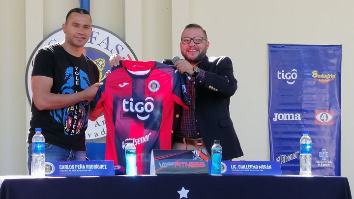 Gullit Peña quiere terminar con la sequía de títulos de FAS