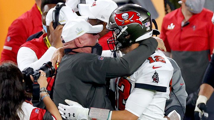 Bruce Arians y Tom Brady con los Buccaneers