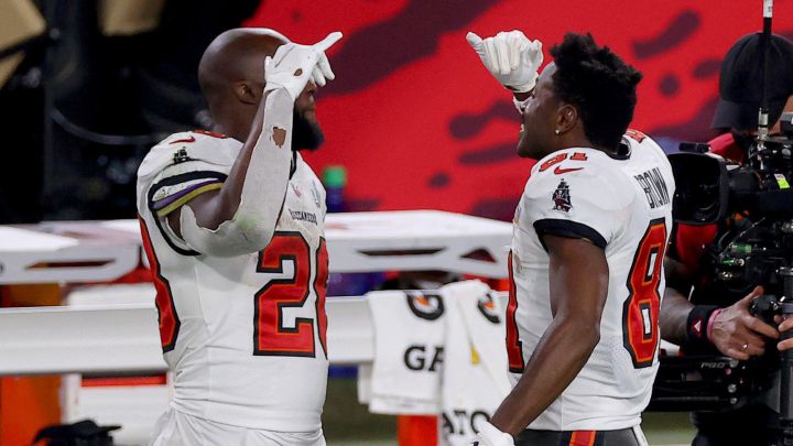 Leonard Fournette y Antonio Brown con los Buccaneers