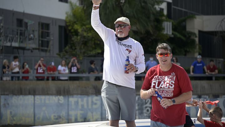 Bruce Arians y Jason Licth con los Buccaneers