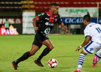 Jugador confiesa a árbitro que no fue penalti y es aplaudido