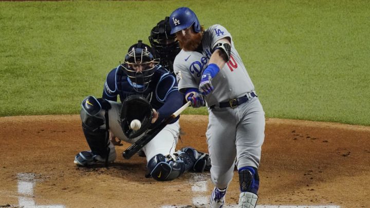 El tercera base llegó a un acuerdo con los actuales campeones de la MLB y con ello jugará su octava temporada enfundado en estos colores.