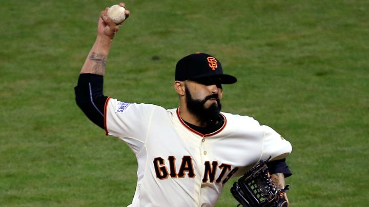 El relevista mexicano jugará una temporada con esta franquicia; Oakland será el sexto equipo en la carrera del lanzador dentro de Grandes Ligas.