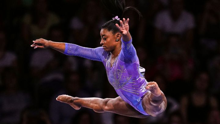 Simone Biles critica foto de cracks en el deporte por excluir mujeres