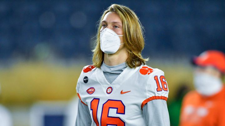 Trevor Lawrence con Clemson