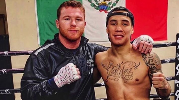 Canelo Álvarez felicita a Óscar Valdéz tras noquear a Berchelt