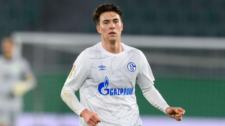 Matthew Hoppe se quedaría en el Schalke incluso en segunda división