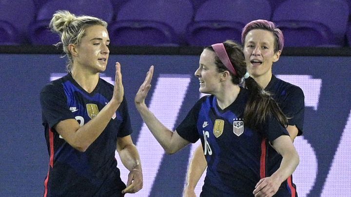 El combinado de las Barras y las Estrellas dio una auténtica cátedra de fútbol y se han consagrado bicampeonas; Megan Rapinoe brilló con un doblete.