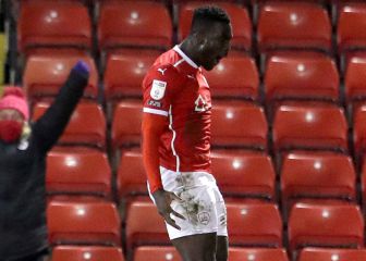 Daryl Dike se estrenó y le dio la victoria a Barnsley