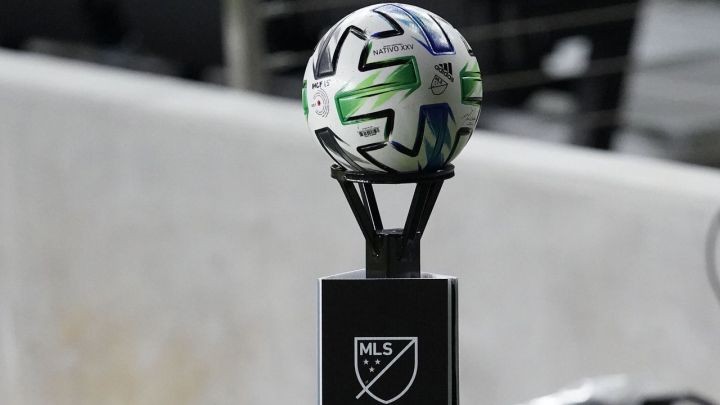 La liga emitió un comunicado donde informó que Burkle ha dado un paso al costado debido a problemas relacionados con el coronavirus.