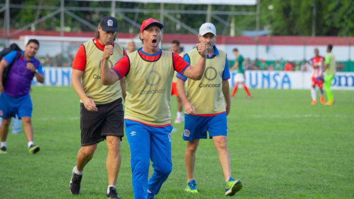 Pedro Troglio confirma ofertas para dirigir a Saprissa