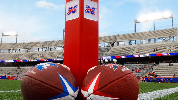 Balones y pilones de la XFL