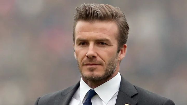 El exfutbolista y actual dueño de Inter Miami coincidieron en sus vacaciones; Beckham presumió sus dotes como receptor y el video ya rompe las redes.