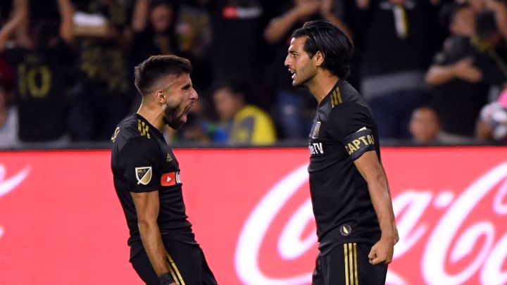 Carlos Vela: "Diego Rossi tiene que irse a Europa"