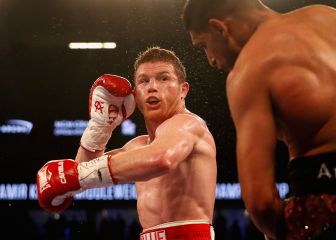 Canelo estampó sus huellas en el Teatro Chino de Hollywood