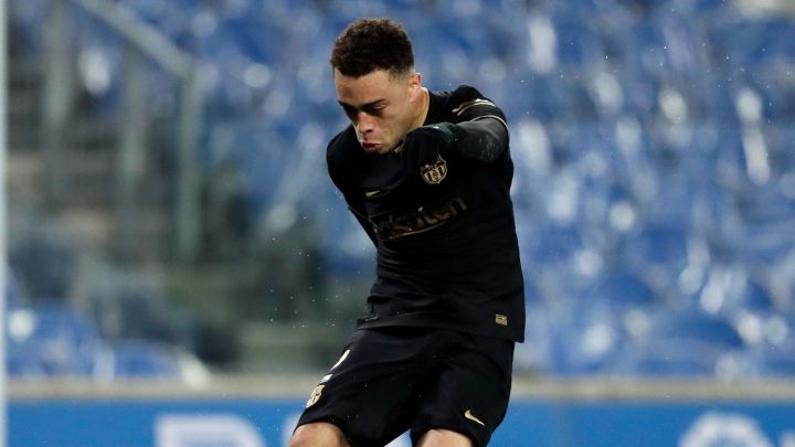 Sergiño Dest, primer jugador de USA en marcar doblete en LaLiga