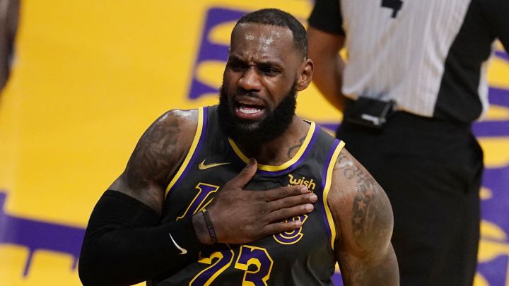 El alero de Los Angeles Lakers sufrió un esguince de tobillo superior y se une a las bajas en el equipo, donde resalta también la de Anthony Davis.