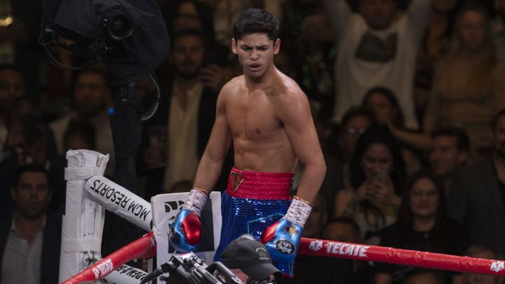 El presidente de Golden Boy Promotions aseguró que tienen planeado algo importante para llevar al estrellato al pugilista mexicoamericano.