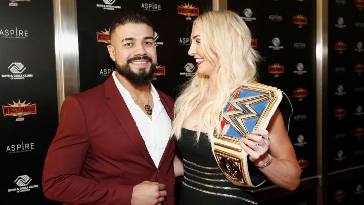 Andrade y Charlotte Flair