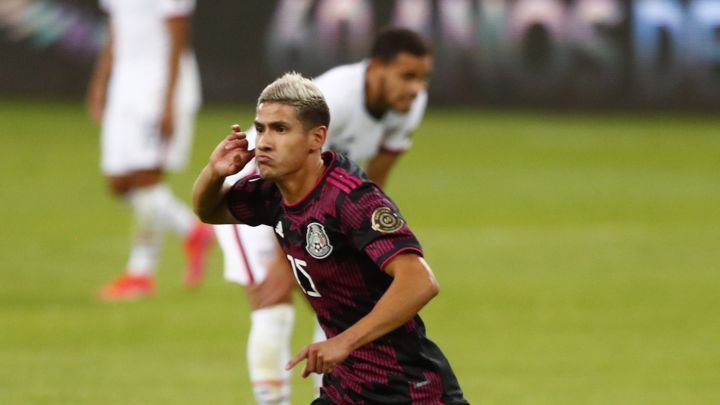 Un gol en solitario de Uriel Antuna le dio a México el liderato de grupo, aunque ambas selecciones ya están clasificadas a semifinales del certamen.