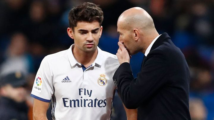 Enzo Zidane en partido del Real Madrid junto a Zinedine Zidane