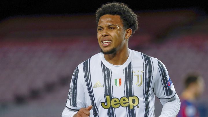 Weston McKennie en duelo de Champions League ante el Barcelona